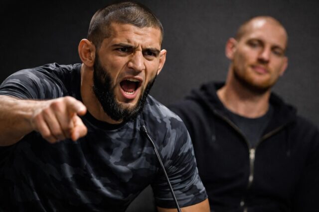 Khamzat-Chimaev-lance-des-critiques-envers-Sean-Strickland-avant-lUFC-328-AsatuNews.co_.id_-640x427 LIVE : Suivez en direct le choc Manchester United - Nottingham Forest, Premier League 2025-2026 - L'Équipe