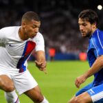 kylian mbappé intensifie la pression lors du match, déstabilisant johan micoud. suivez toute l'actualité sportive sur sports.fr.