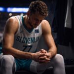 luka doncic annonce son forfait pour les qualifications à la coupe du monde de basket usa, affectant l'équipe slovène dans sa préparation internationale.