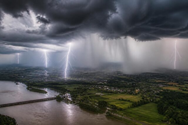 Meteo-Des-orages-intenses-et-cibles-sabattent-sur-la-Loire-–-Decouvrez-les-zones-impactees-640x427 Italie : une canicule provoque une vigilance rouge dans 23 villes