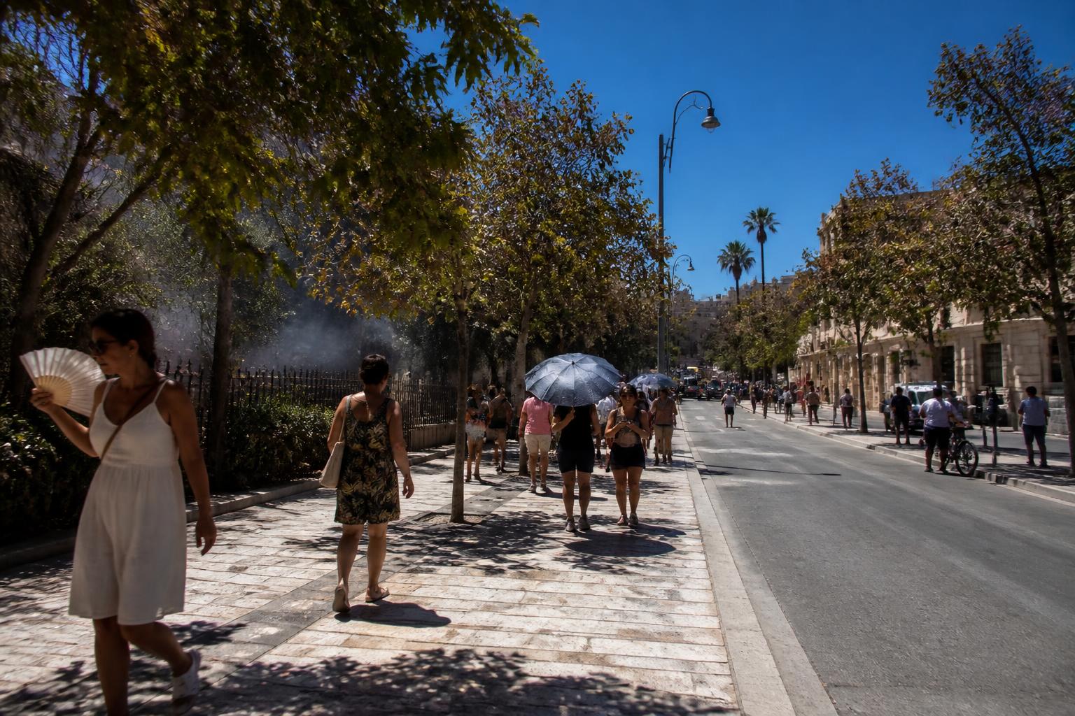 découvrez l'épisode exceptionnel de chaleur avec un dôme thermique culminant à 36°c en mai et les prévisions pour la fin de cette vague inhabituelle.