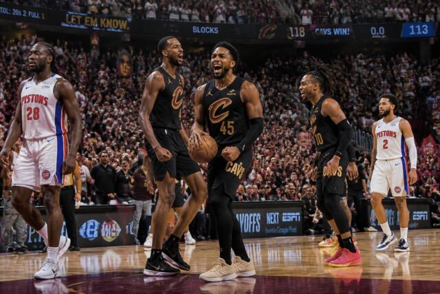 NBA-Les-Cavaliers-triomphent-face-aux-Pistons-dans-une-rencontre-palpitante-640x427 Ajax vs FC Utrecht : Découvrez les compositions officielles du match d'Eredivisie du 24 mai 2026 sur ysscores.com