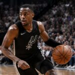 découvrez comment le retour de de’aaron fox pourrait transformer la dynamique des spurs en nba, selon l'analyse exclusive de parlons basket.