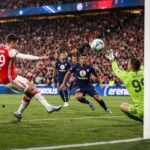 revivez en vidéo l'ouverture du score spectaculaire de kai havertz lors du match psg vs arsenal, une action clé qui donne l'avantage aux gunners.