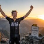 découvrez l'incroyable victoire de pierre rolland après 20 heures d'effort intense, un exploit monumental qui illustre le défi du respect et de la persévérance.