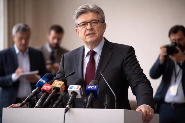 Presidentielle-2027-Jean-Luc-Melenchon-annonce-officiellement-sa-candidature-640x427 Voici les nouveaux montants RSA, ARS, et prime d'activité appliqués par la CAF