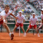 suivez la performance des quatre joueurs polonais qui se battent pour atteindre le deuxième tour de roland-garros, le prestigieux tournoi de tennis sur terre battue.