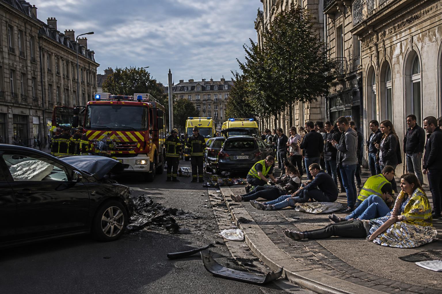 un rassemblement à reims dégénère en tragédie avec un accident causant huit blessés. découvrez les vidéos exclusives de cet incident marquant.