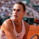 découvrez la performance exceptionnelle d'aryna sabalenka à roland-garros, illuminée par son talent sur le court et son collier éblouissant qui attire tous les regards.