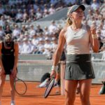 roland-garros : mirra andreeva se qualifie pour les quarts de finale après sa victoire face à jill teichmann lors d'un match palpitant.