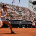 revivez le match intense du 3e tour de roland-garros entre magda linette et iga swiatek en replay sur france tv. ne manquez aucune action de ce duel passionnant !