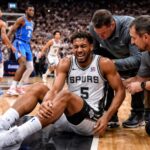 découvrez la saison compliquée d'ajay mitchell, le belge victime d'une nouvelle blessure, alors qu'oklahoma city prend l'avantage face à san antonio. regardez la vidéo exclusive.