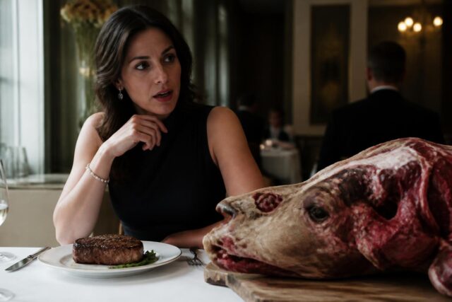 Sandrine-Rousseau-choque-prefere-un-cadavre-de-vache-a-une-entrecote-une-nouvelle-provocation-640x427 Pourquoi Jarry a opté pour le Sud avec son compagnon et ses enfants Vic et Tim, laissant Paris derrière eux