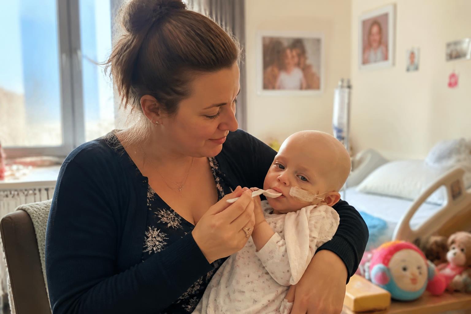 découvrez le témoignage poignant d'une maman d'alençon dont le bébé atteint d'un cancer transforme ses premiers repas en véritables traitements, un combat rempli d'espoir et de courage.
