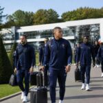découvrez les bleus en action à clairefontaine alors qu'ils entament leur préparation pour la coupe du monde 2026. suivez leur entraînement et vivez les premières étapes vers le succès.