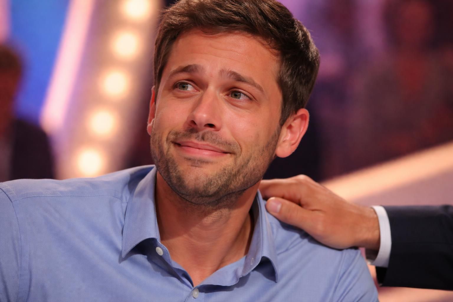 vincent de tout le monde veut prendre sa place profondément bouleversé par une surprise émouvante de son parrain pour célébrer sa 200e émission, un instant chargé d’émotion et de larmes.