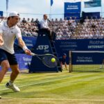 découvrez le premier tour explosif du tournoi atp 250 d'eastbourne, avec le duel intense entre ugo humbert et mattia bellucci ce mardi 23 juin 2026.