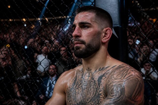 Apres-sa-premiere-defaite-face-a-Justin-Gaethje-Ilia-Topuria-fait-preuve-delegance-dans-sa-reaction-UFC-Freedom-250-UFC-Fans-640x427 Paris-Roubaix : van Aert dédie sa victoire à Michael, son coéquipier disparu en 2018