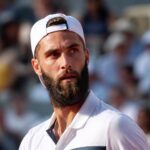 découvrez le portrait captivant de benoît paire, un tennisman hors normes, dans une émission exclusive sur france tv.