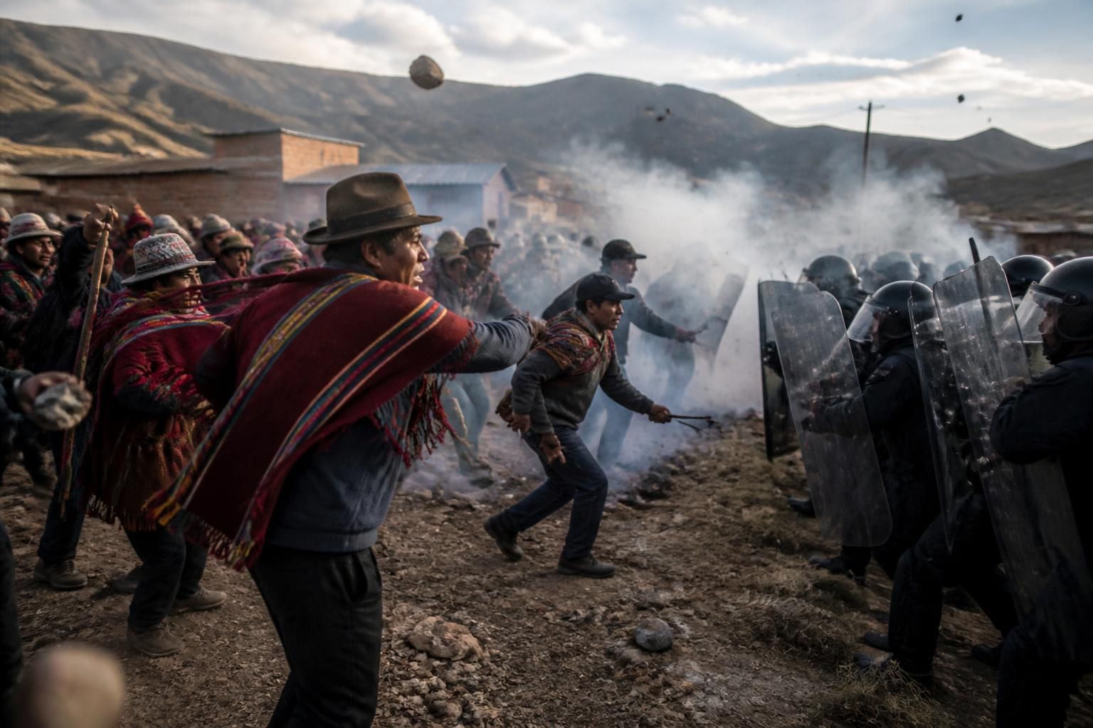 la bolivie en état d'exception : tensions croissantes et premiers affrontements entre forces de l'ordre et paysans, couverture complète sur radio-canada.
