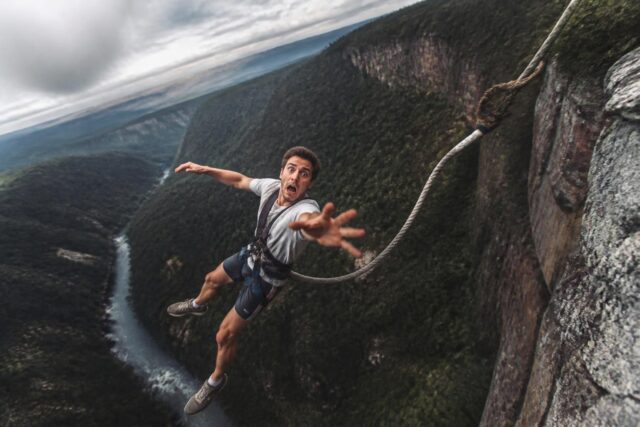 Bresil-a-21-ans-un-saut-a-lelastique-tourne-au-drame-la-corde-netait-pas-fixee-640x427 Tragédies en haute altitude : Trois victimes dans deux accidents sur le massif du Mont-Blanc