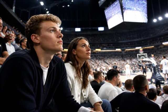 Carnet-rose-aux-JO-Leon-Marchand-et-Cassandre-Beaugrand-parmi-les-stars-en-tribunes-lors-de-la-finale-de-basketball-Etats-Unis-vs-France-98-87-640x427 Sénégal face à l'Arabie Saoudite : Pathé Ciss et Chérif Ndiaye dans le onze de départ des Lions dévoilé par Senego.com