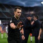 clément turpin arbitre le match angleterre-croatie, rappelant son controversé différend avec thomas tuchel, promettant un duel intense et sous haute tension.