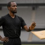 découvrez comment l'arbitre somalien omar artan recevra sa prime complète pour la coupe du monde 2026, malgré son interdiction d'entrée aux états-unis, dans un reportage exclusif de rmc sport.