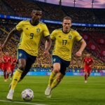 suivez en direct le match coupe du monde 2026 entre la suède et la tunisie, avec isak et gyokeres en première ligne pour mener l'offensive suédoise. tous les détails et moments forts du duel à ne pas manquer.
