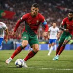 cristiano ronaldo brille lors de la victoire du portugal face au chili, malgré l'absence des parisiens, tandis que rafael leão se distingue sur le terrain.