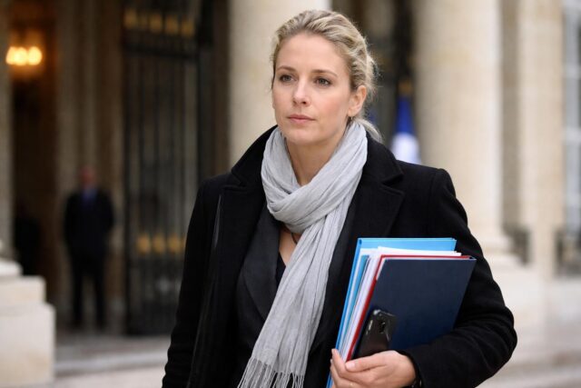 Delphine-Batho-ministre-de-lEcologie-presente-a-la-sortie-du-conseil-des-ministres-du-28-novembre-2012-–-photo-exclusive-purepeople.com_-640x427 % : Le Kospi sud-coréen enregistre sa chute historique la plus marquée depuis 2008