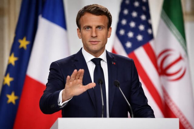 EN-DIRECT-Emmanuel-Macron-rejette-lidee-de-qualifier-laccord-Etats-Unis-Iran-de-capitulation--640x427 Coupe du Monde : Didier Deschamps, frappé par le deuil, manquera le match France