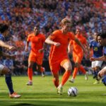 suivez en direct le match captivant entre les pays-bas et le japon, avec frenkie de jong et les oranje prêts à percer face aux audacieux samouraïs bleus. vivez chaque moment clé de cette confrontation intense.