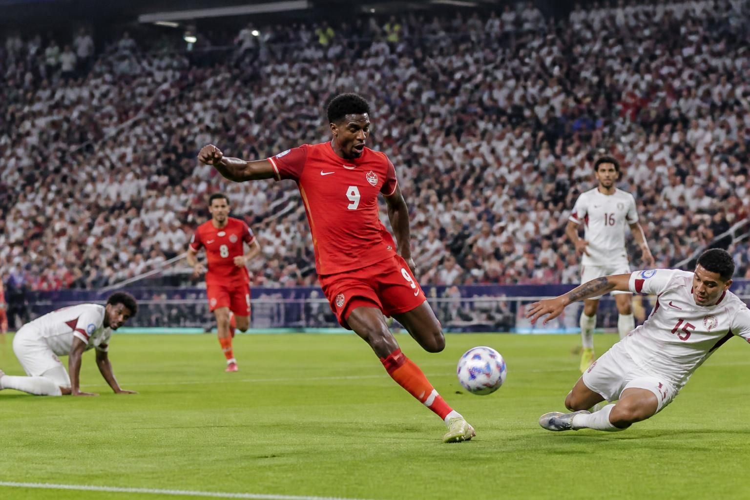 revivez les temps forts du match où le canada domine largement le qatar avec un score de 3-0 à la mi-temps, grâce à un revers écrasant en vidéo.