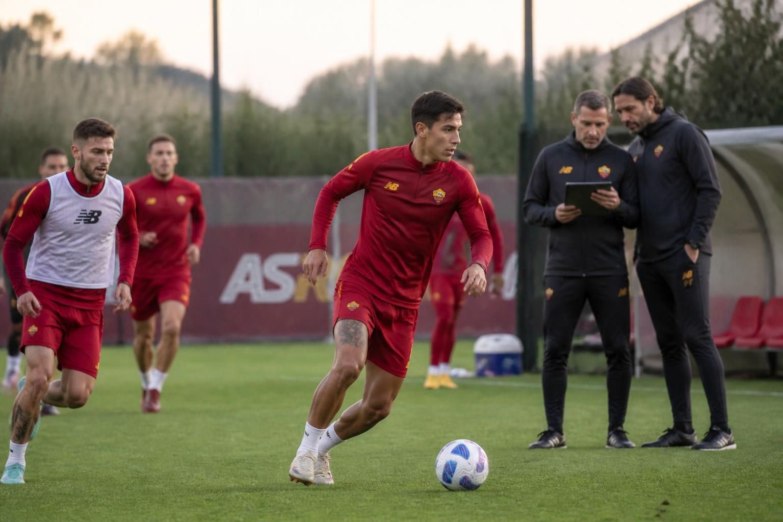 la roma envisage déjà une possible sortie de vaz, ancien joueur de l'om, dans le cadre de ses prochaines stratégies de transfert.