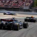 suivez le résumé de la course f1 à barcelone avec hamilton qui réduit l'écart au leader, tandis que colapinto chute dans le classement. découvrez le classement général actualisé.