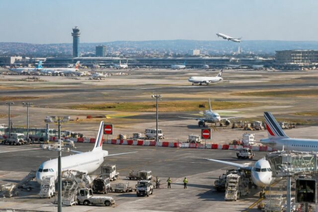 Fermeture-de-la-piste-4-a-Orly-pendant-4-mois-3-000-vols-annules-ou-deplaces-vers-Roissy-un-casse-tete-pour-laeroport-640x427 48 000 canettes de bière déguisées en soda, il tentait de les faire entrer en Arabie Saoudite