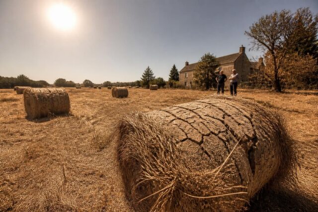 Foin-en-peril-la-secheresse-et-la-canicule-sement-la-panique-en-Maine-et-Loire--640x427 Nuit du 28 mars 2026 : préparez-vous à perdre une heure, le passage à l'heure d'été est là !