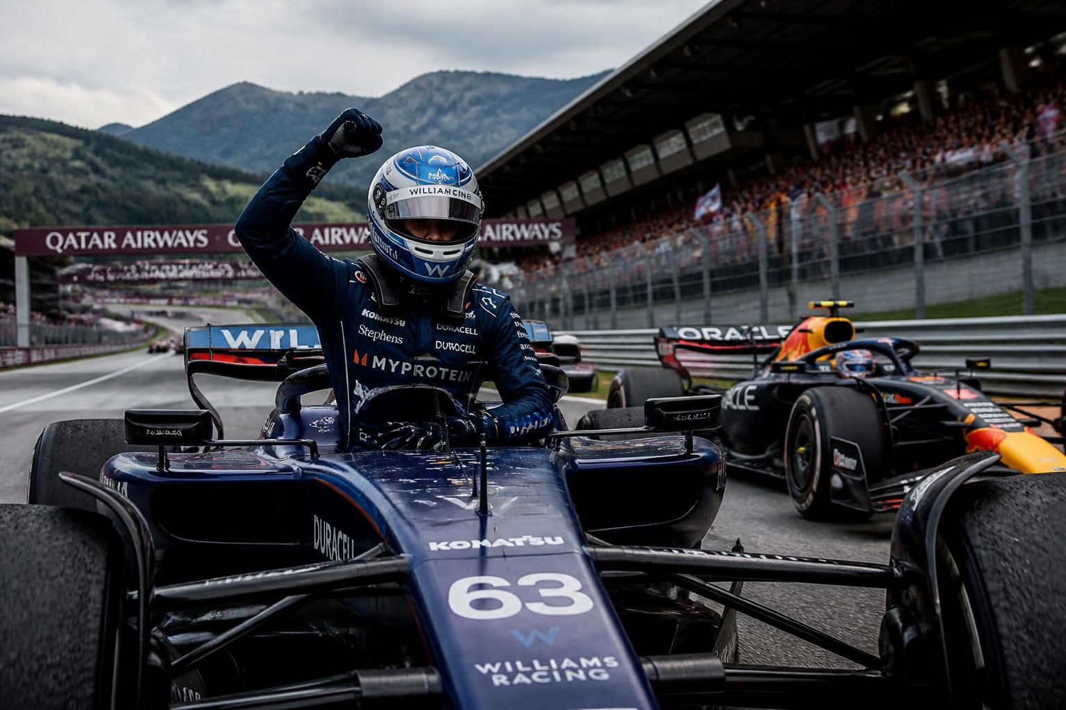 revivez le triomphe de george russell en autriche, devançant verstappen, et découvrez comment cette victoire intensifie la lutte pour le titre face à antonelli en formule 1.
