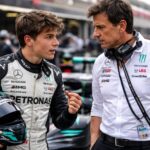 découvrez les demandes insistantes de kimi antonelli adressées à toto wolff lors du grand prix du canada, un moment clé qui pourrait influencer la course et la stratégie de l'équipe.