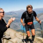 à 70 ans, laeticia hallyday soutient avec passion son compagnon milliardaire serge qui réalise un exploit sportif extraordinaire, une histoire inspirante de détermination et de soutien.
