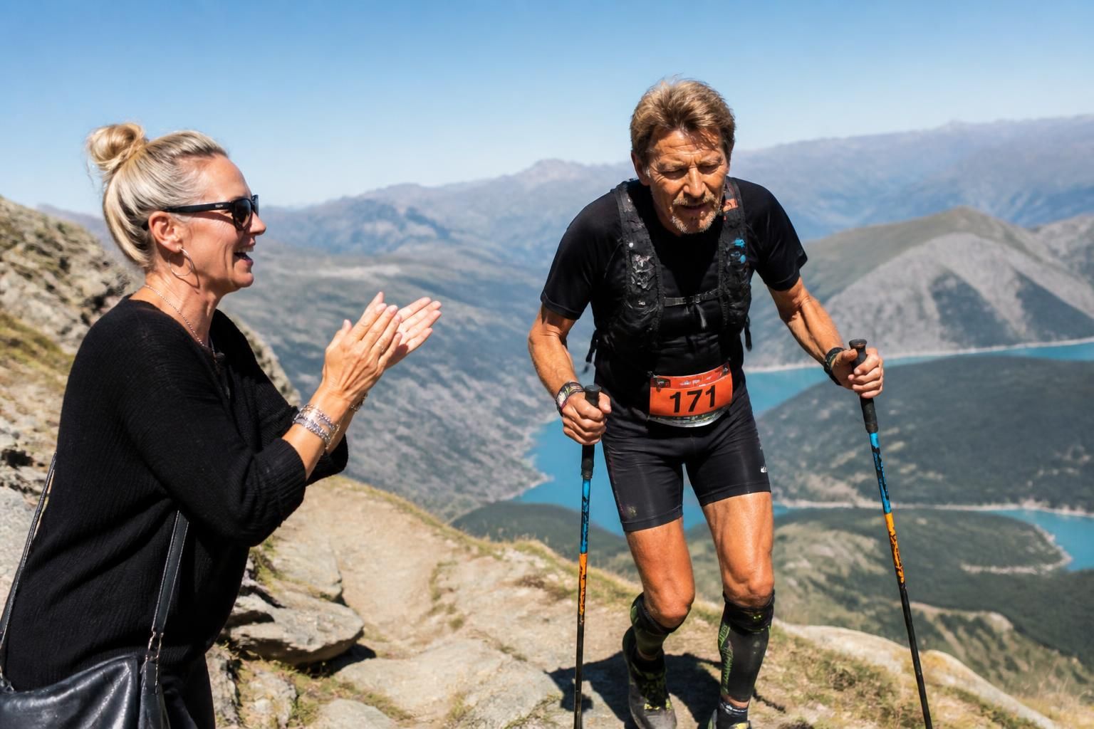 à 70 ans, laeticia hallyday soutient avec passion son compagnon milliardaire serge qui réalise un exploit sportif extraordinaire, une histoire inspirante de détermination et de soutien.