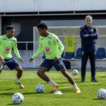le brésil reprend l’entraînement sans neymar, tandis qu’ancelotti entretient le suspense autour de sa composition d’équipe pour ses débuts en coupe du monde.