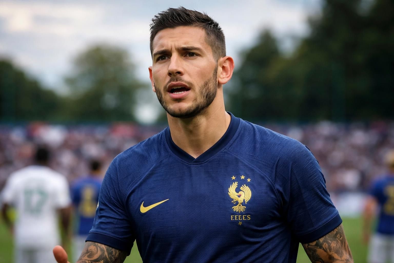 lucas hernandez soutient mbappé avant le match france-sénégal, affirmant que l'attaquant français répondra aux critiques lors de ce choc très attendu.