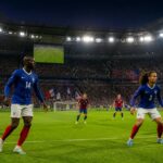 suivez mateta et gusto qui entrent en jeu pour les dernières minutes du match nor vs fra, alors que la france mène 3-1 lors de la #fifaworldcup.