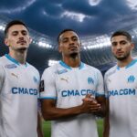découvrez comment l'om construit son avenir en s'appuyant sur trois joueurs clés lors du mercato pour renforcer son équipe.
