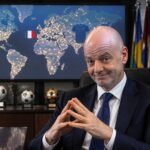 découvrez la remarque ironique de gianni infantino concernant la possible qualification de l'italie pour le mondial à 64 équipes.