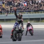 découvrez comment le classement pilotes du motogp a été bouleversé après la course palpitante d'assen, avec quartararo qui profite pleinement de cette situation dans le mag sport auto.