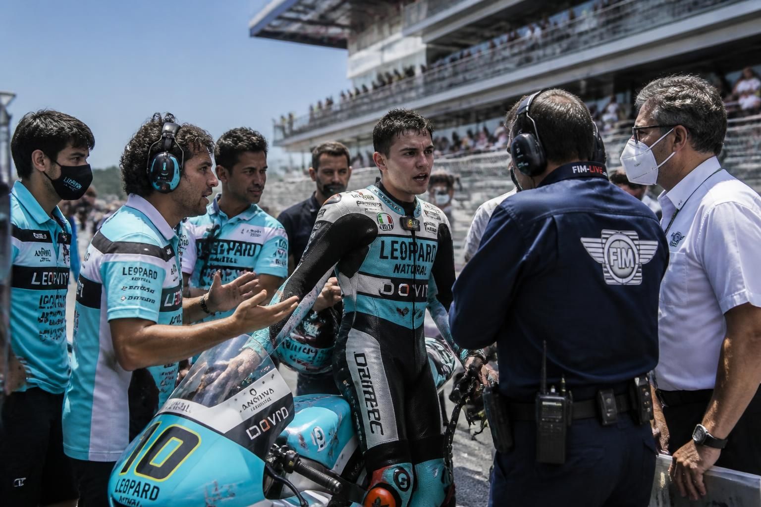 leopard racing critique vivement sa disqualification jugée injuste en motogp et s'engage à lutter avec détermination pour défendre ses droits.