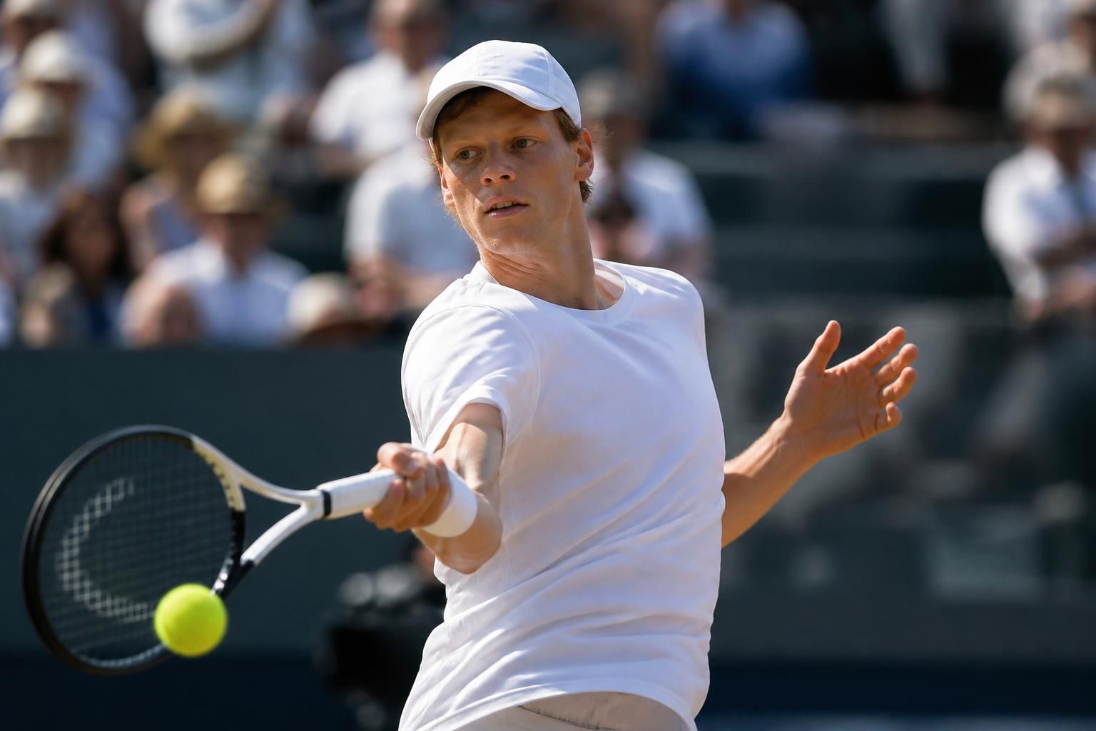 découvrez l'analyse de patrick mouratoglou sur l'un des joueurs les plus sous-estimés de l'histoire du tennis, dont le style rappelle celui de jannik sinner.